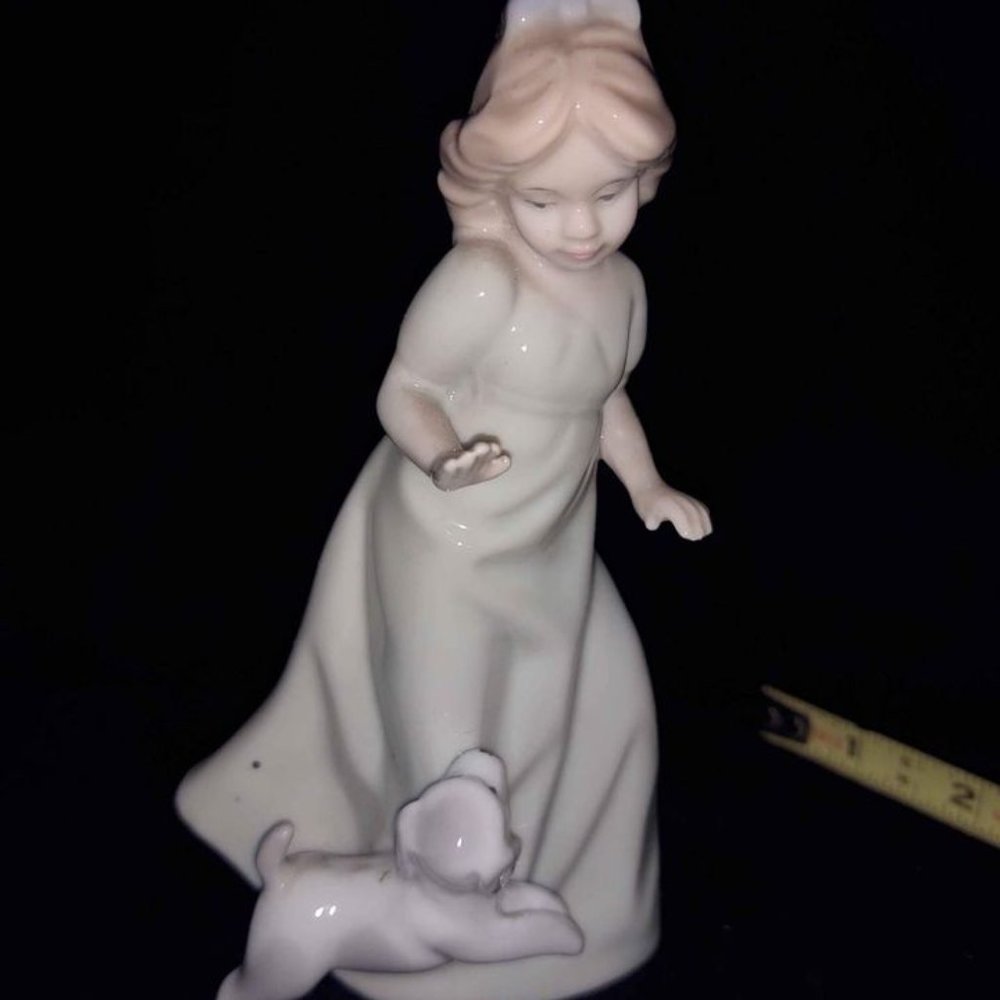 Vintage Figurine Girl with puppy dog porcelain - Picture 8 of 8